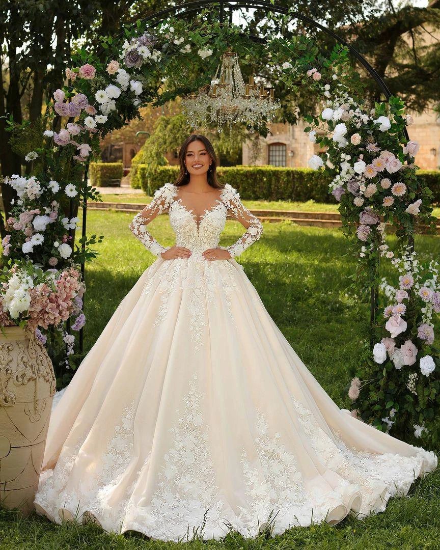 Sweetheart Long Ivory Princess Long Sleeves Appliques Wedding Dress With Train (ZD15659)