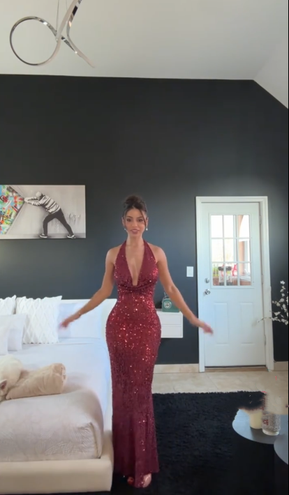 Elegant Burgundy Halter V-Neck Sequin Mermaid Long Party Dress Evening Dress - View 4 | FashionDia