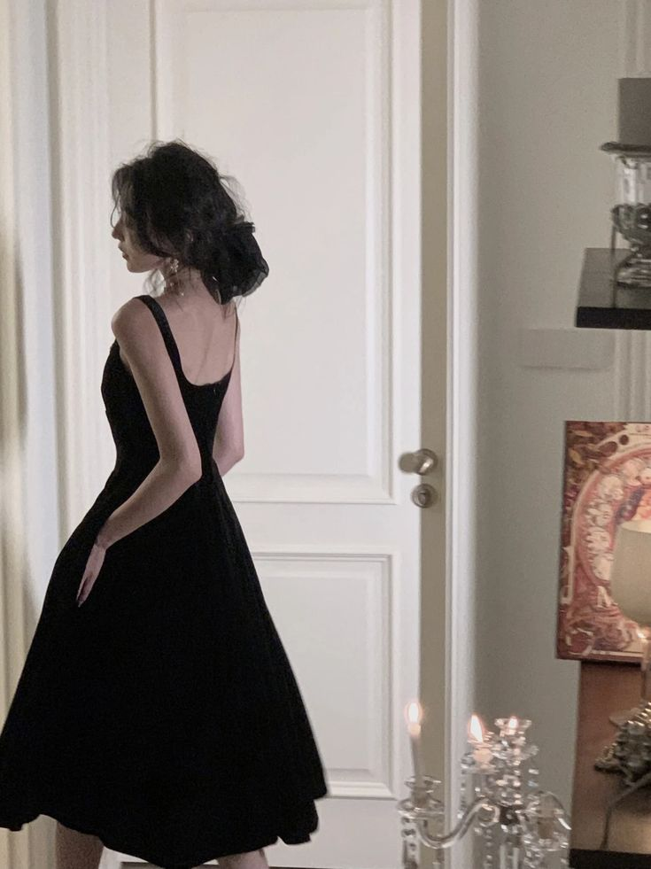 Vintage Black Velvet A-Line Party Dress Long Elegant Evening Gown Prom Dress - View 4 | FashionDia