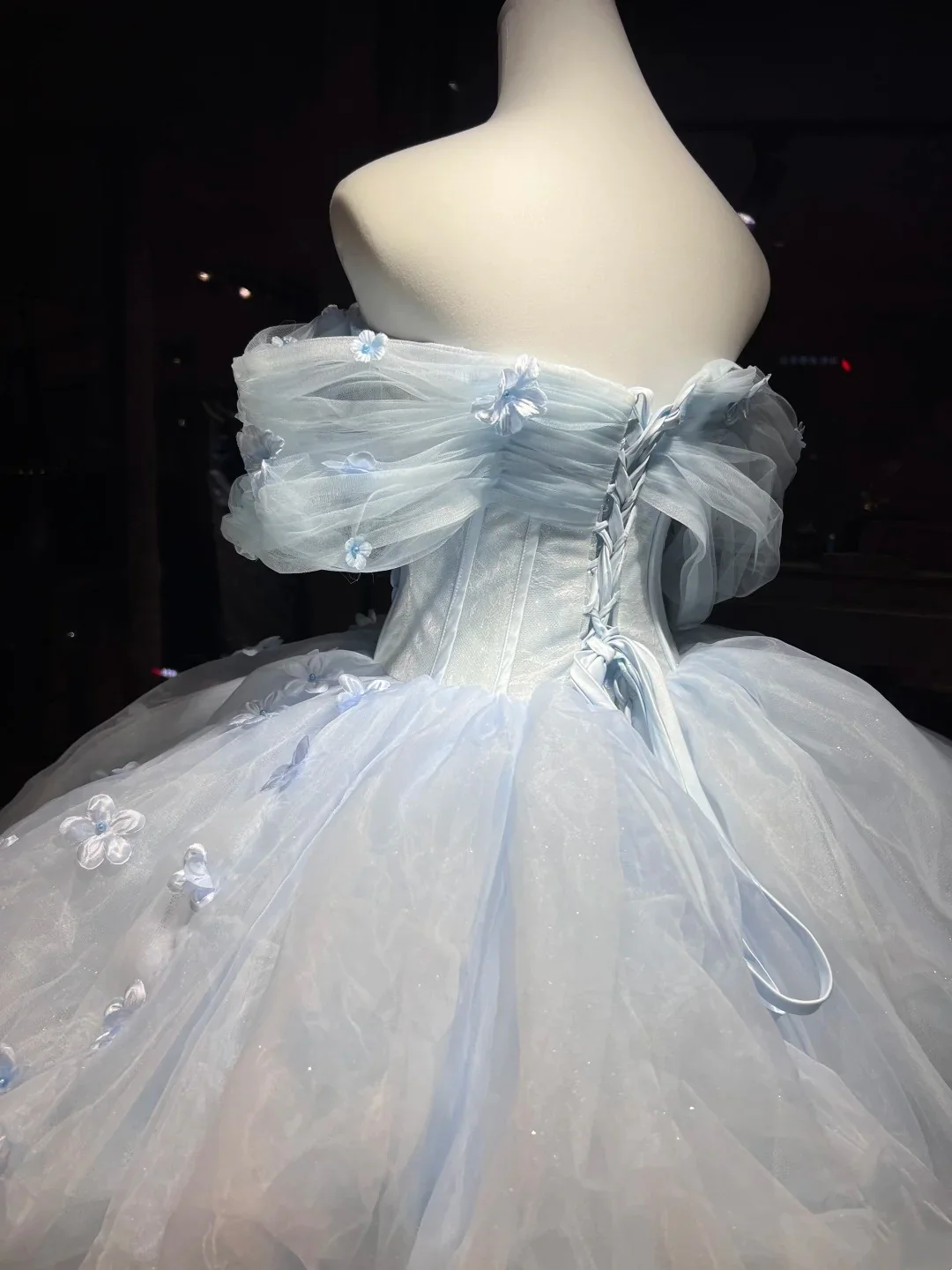 Elegant Off-the-Shoulder Blue Tulle Layered Appliques Ball Gown Sweet 16 Dress Quinceanera Dress - View 3 | FashionDia
