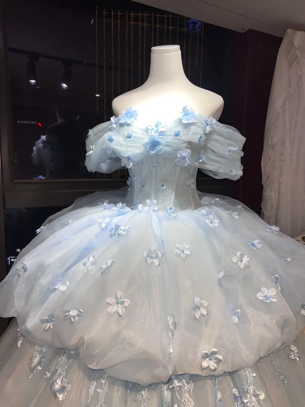 Elegant Off-the-Shoulder Blue Tulle Layered Appliques Ball Gown Sweet 16 Dress Quinceanera Dress - View 4 | FashionDia