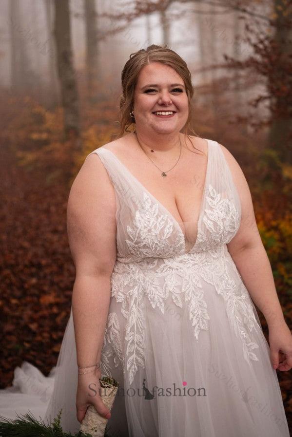 V Neck Beach Plus Size Wedding Dress A Line Tulle Bridal Gown with Lace Appliques
