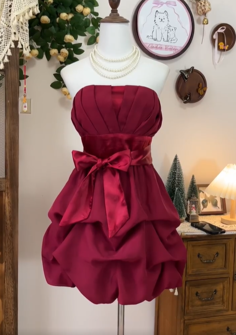 Vintage Burgundy Satin Pleated A Line Cocktail Dress Strapless Grade Homecoming Dress Birthday Outfits