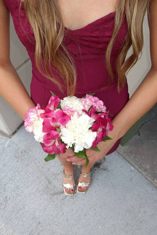 V-Neck Burgundy Sheath Short Homecoming Dress