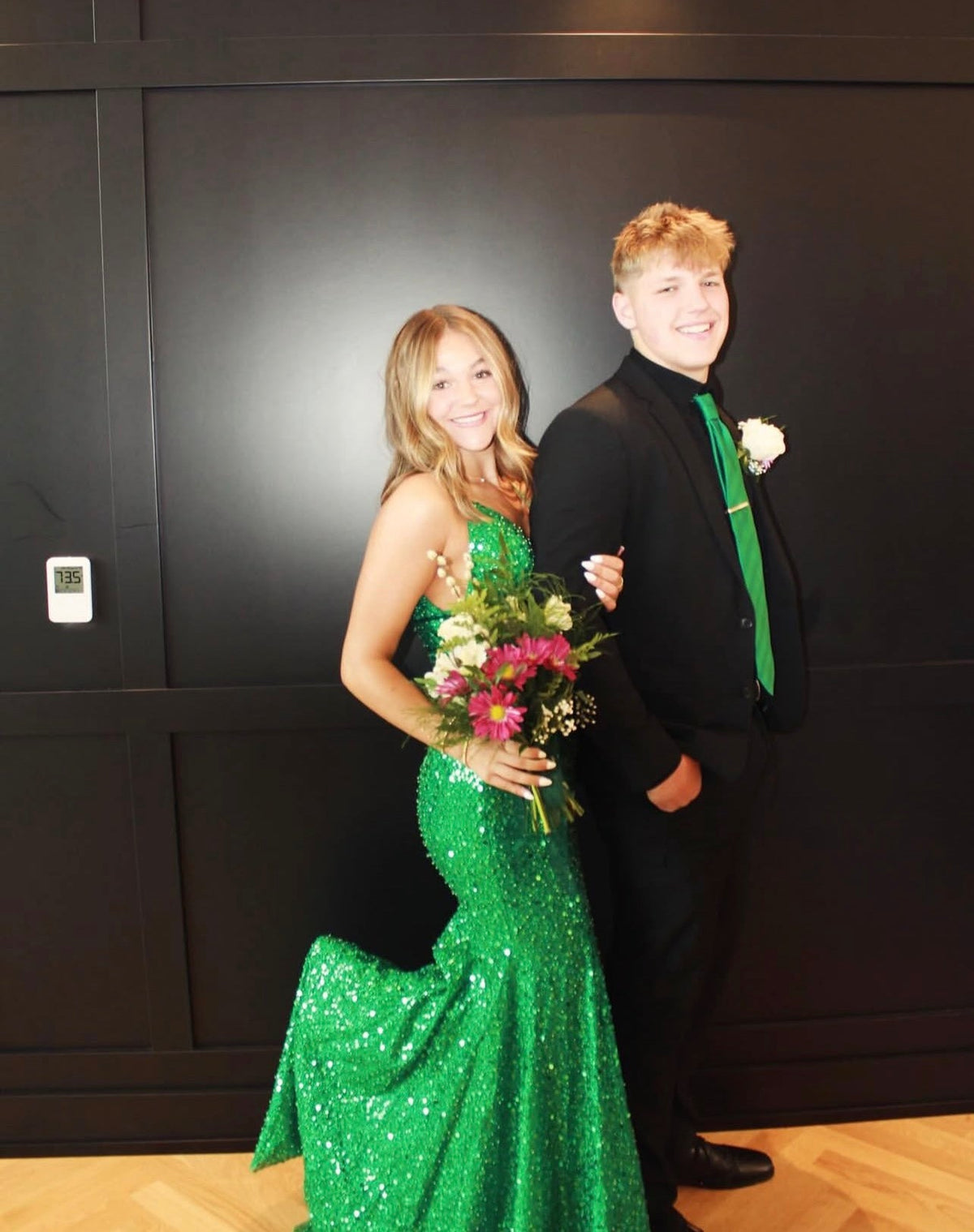 V Neck Green Sequin Mermaid Prom Dress Sparkle Evening Gown J10442