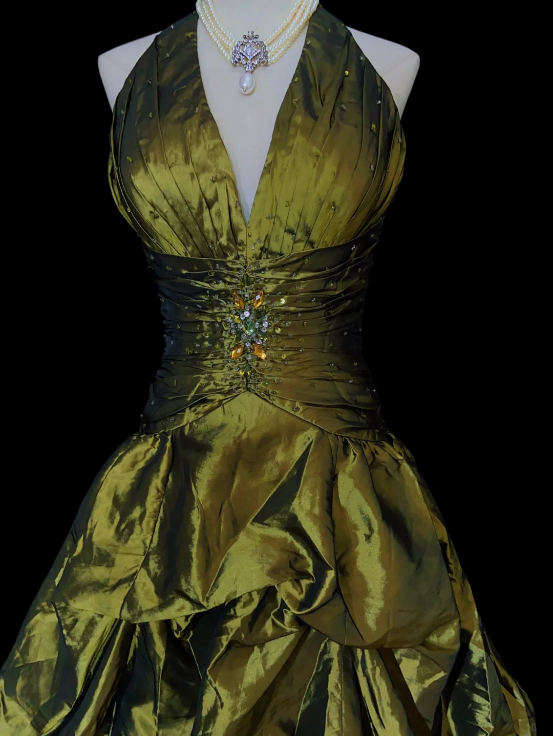 V-Neck Halter Green Taffeta Prom Dress A-Line Vintage Formal Dress