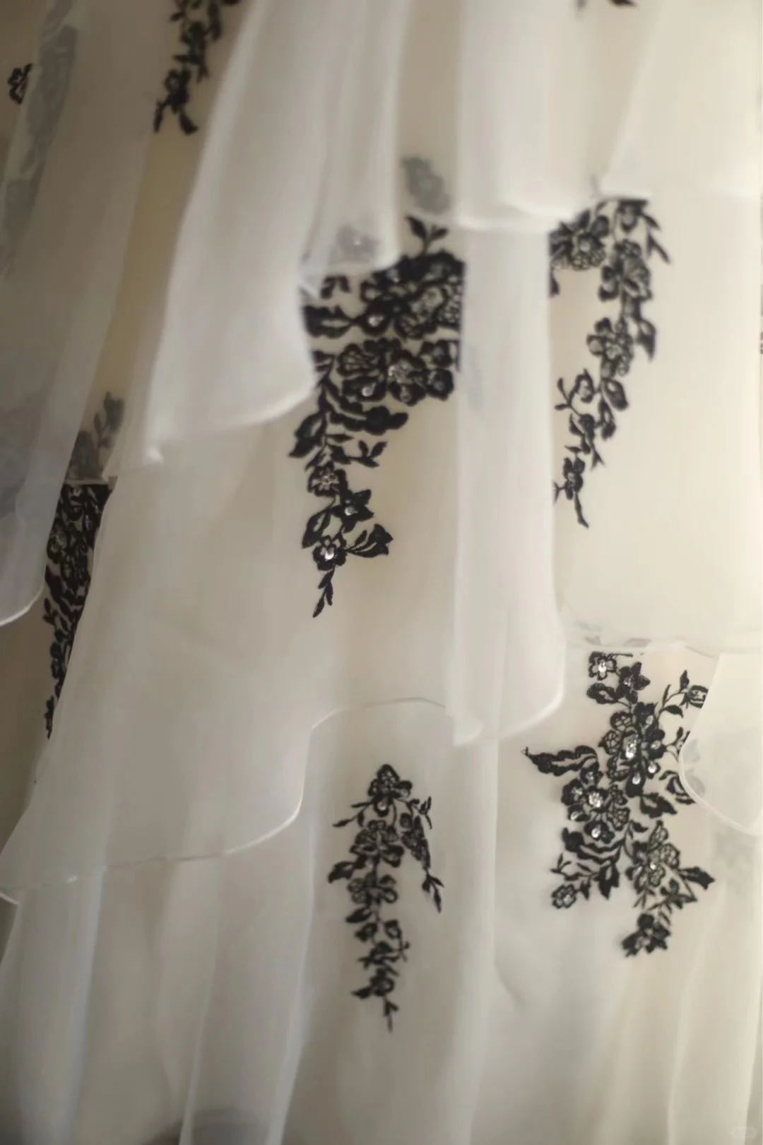 Vintage Black White Tulle Appliques Formal Wedding Dress Long Party Dress - View 6 | FashionDia