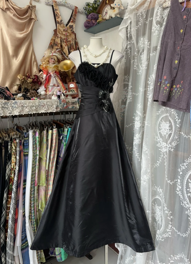 Fashion Black Sapghetti Straps Satin Pleated Beaded Long Birthday Party Dress Formal Evening Dress D1783