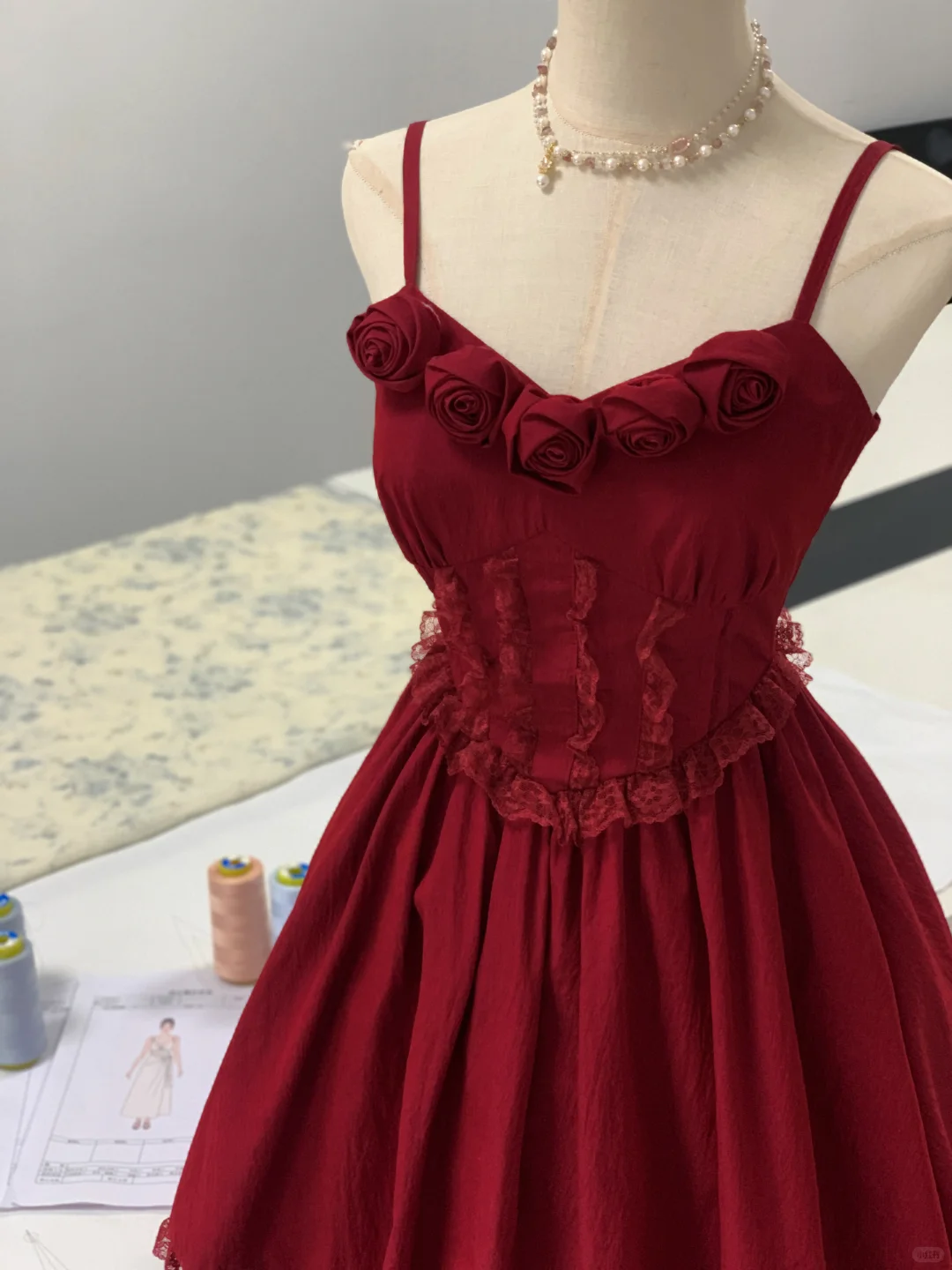 Vintage Spaghetti Straps Red V-Neck A-Line Short Birthday Dress Formal Graduation Homecoming Dress - View 2 | FashionDia
