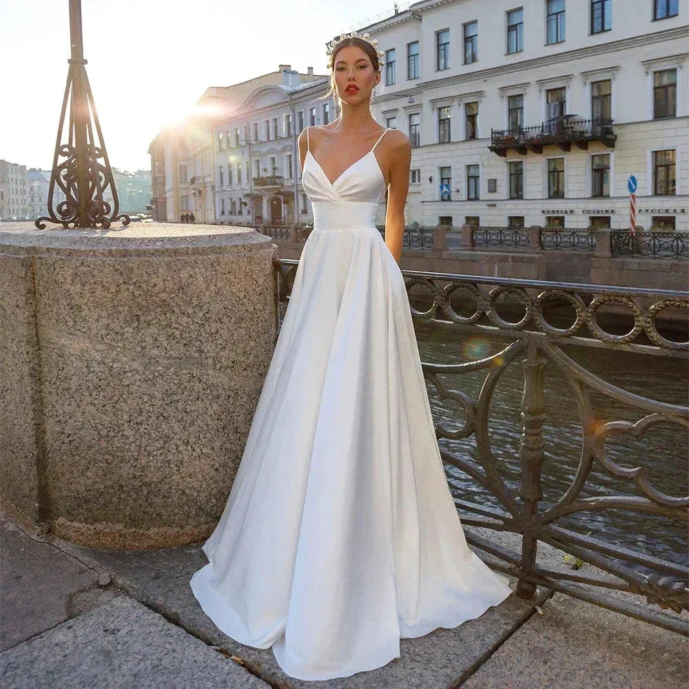 Wedding Dress Sexy Spaghetti Straps V Neck Backless Satin Bridal Gown Sweep Train Vestidos De Novia Marriage Dresses (ZD13557)