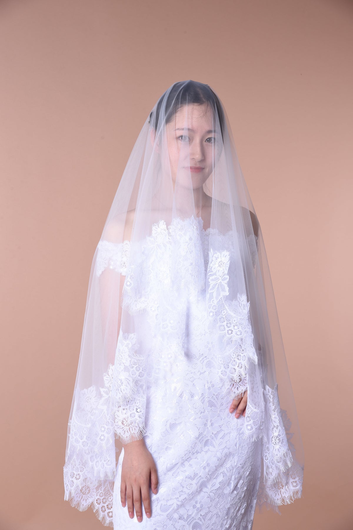 White Short Lace Wedding Veil