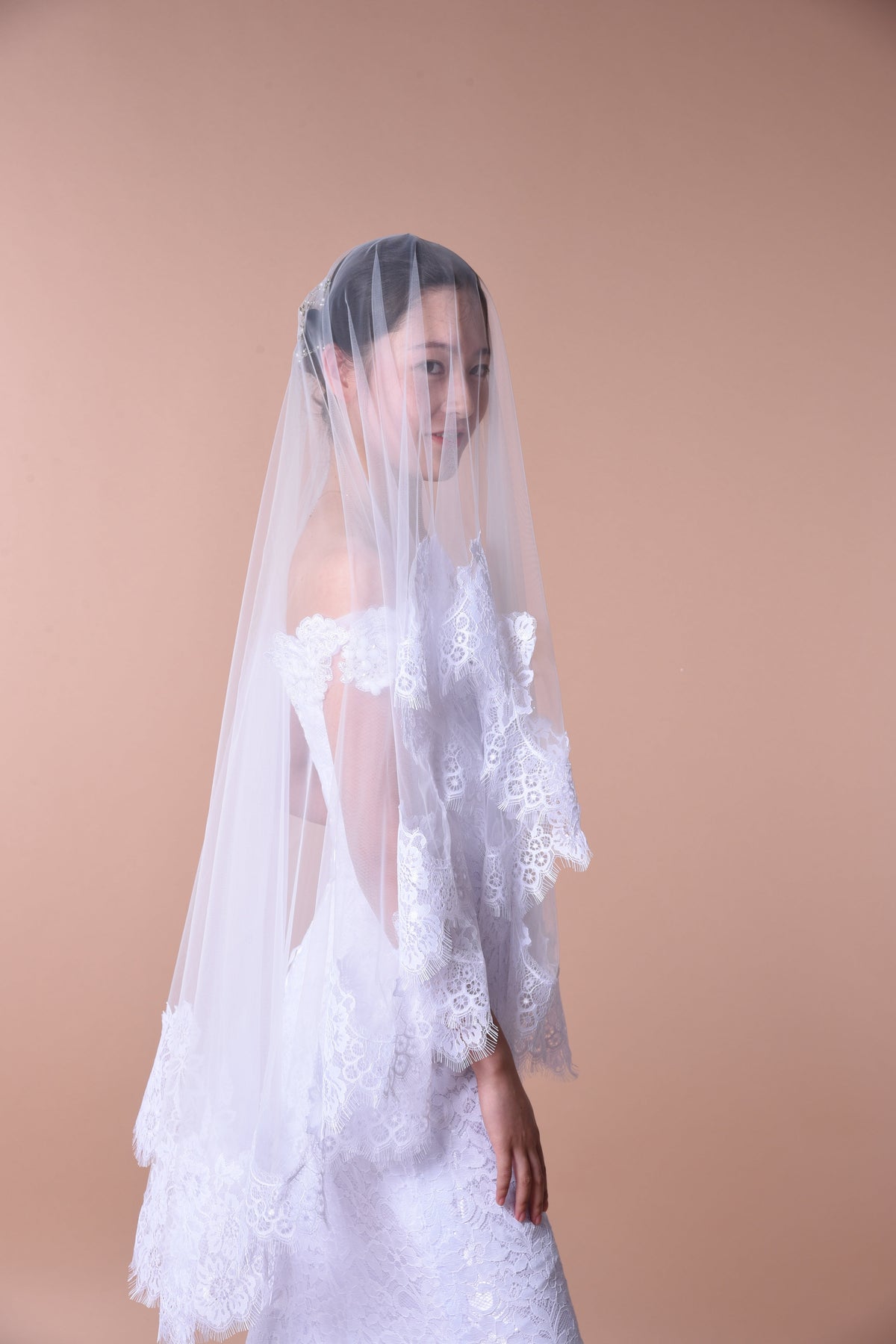 White Short Lace Wedding Veil