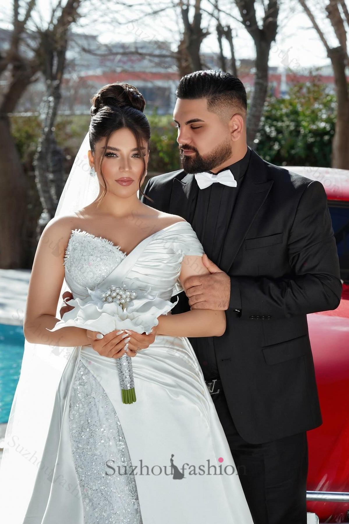 White Wedding Dress Mermaid Sweetheart One Shoulder Sleeveless Sequined Lace Panel Train Satin Bridal Gown With Appliques