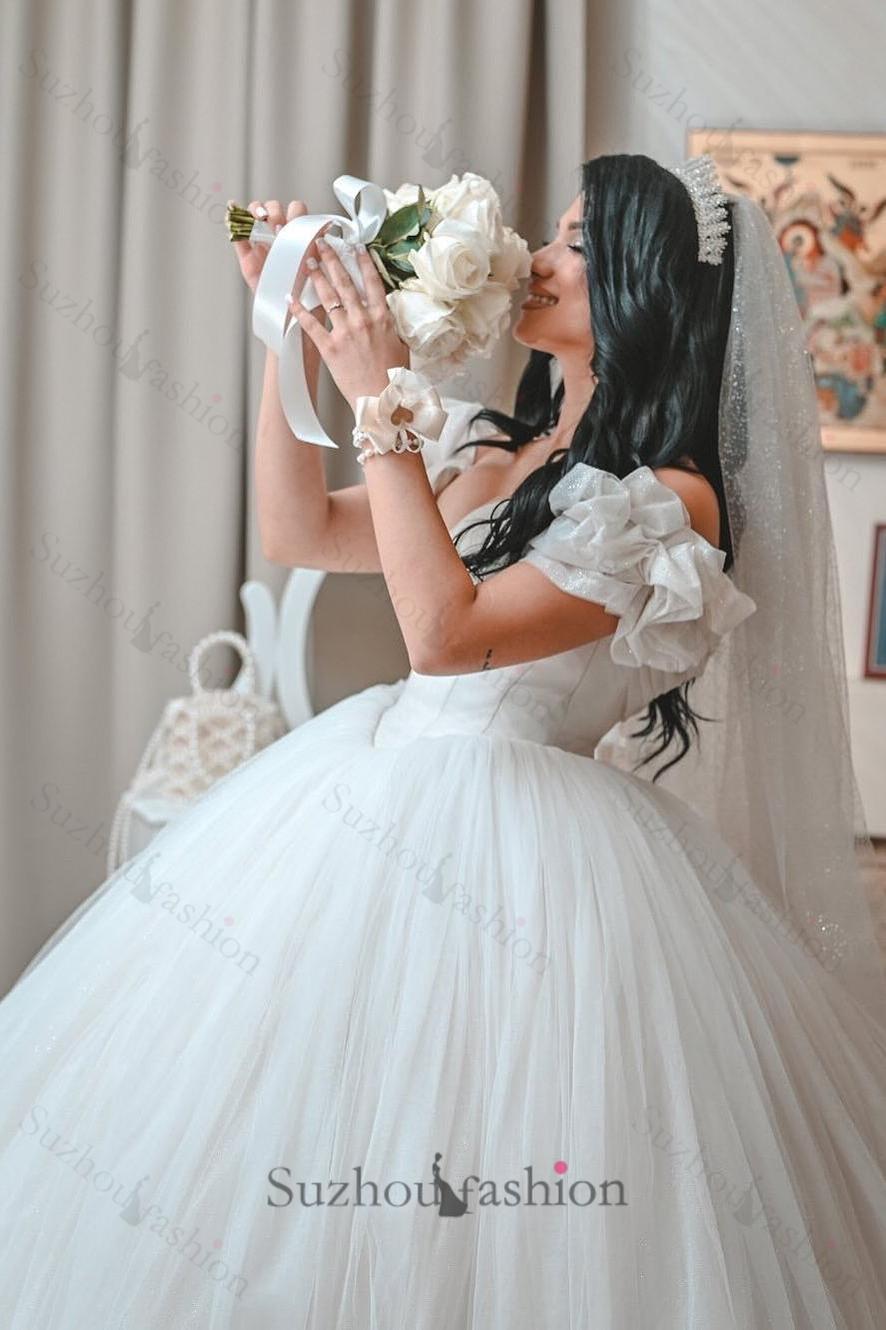 White Wedding Dress Sweetheart Ball Gown Off The Shoulder Sleeveless Cathedral Train Ruffles Tulle Bridal Gown