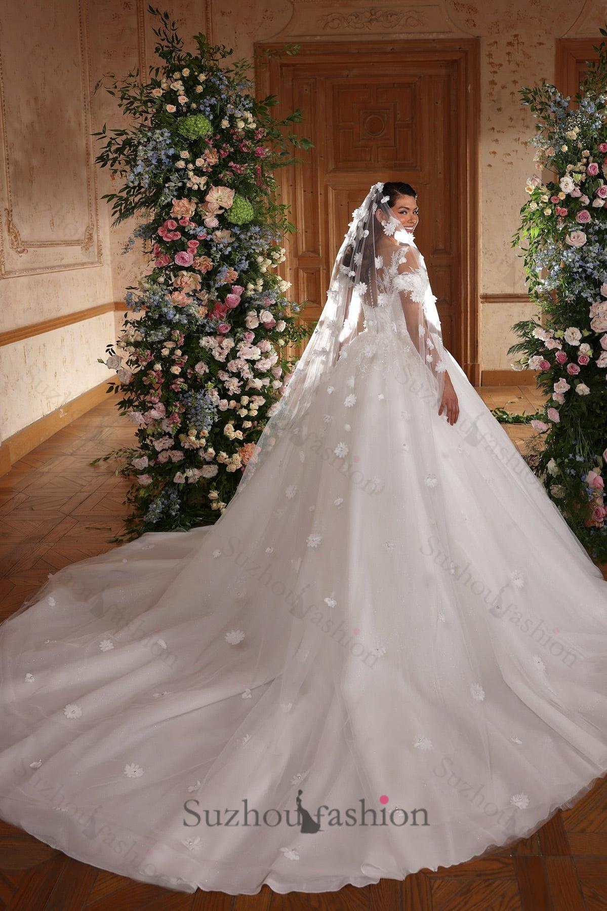 White Wedding Dress Sweetheart Off The Shoulder Sleeveless Sequined Ball Gown Cathedral Train Tulle Bridal Gown With Appliques