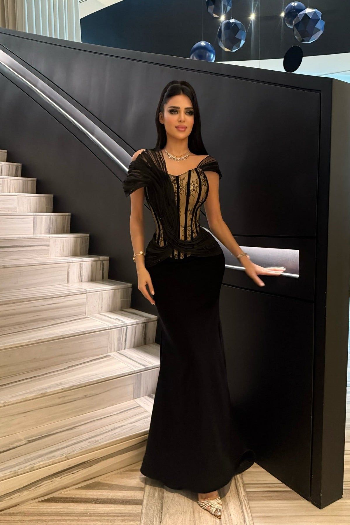 Elegant Black Off-The-Shoulder Mermaid Lace Prom Dresses Sheath Long With Zipper