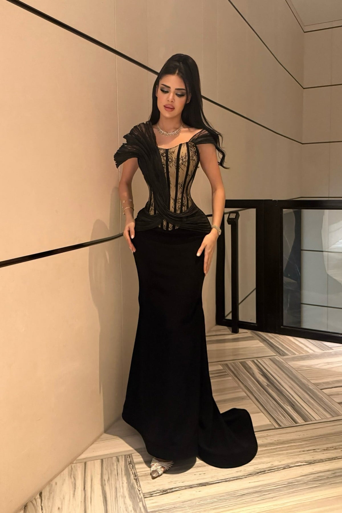 Elegant Black Off-The-Shoulder Mermaid Lace Prom Dresses Sheath Long With Zipper