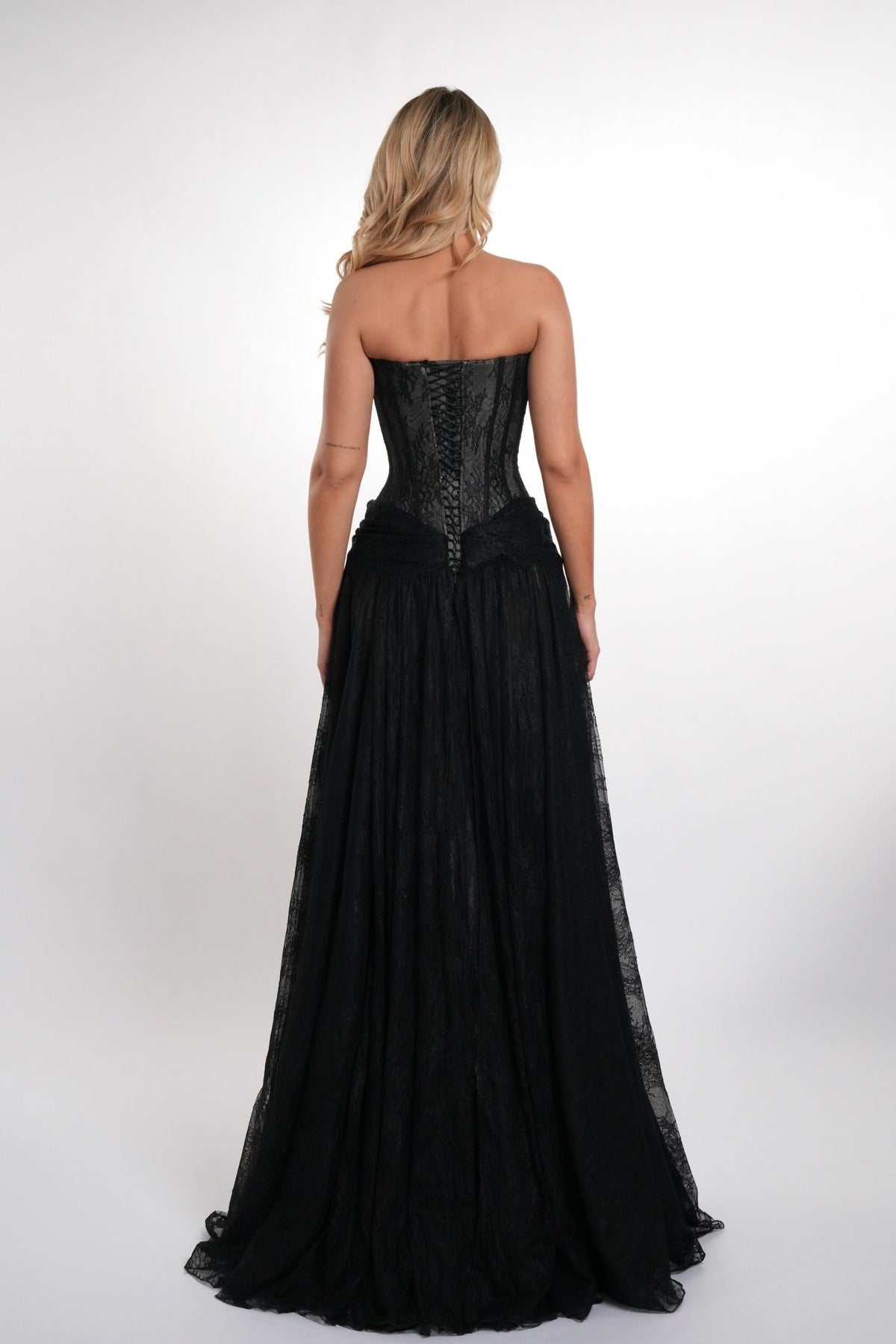 Elegant Black Strapless Sleeveless Lace Prom Dresses A-Line With Lace-Up Back