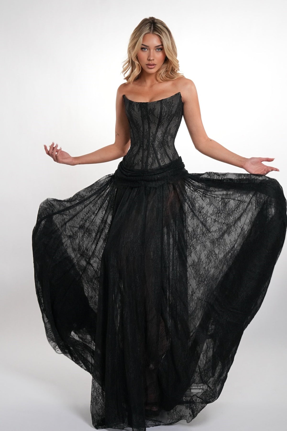 Elegant Black Strapless Sleeveless Lace Prom Dresses A-Line With Lace-Up Back