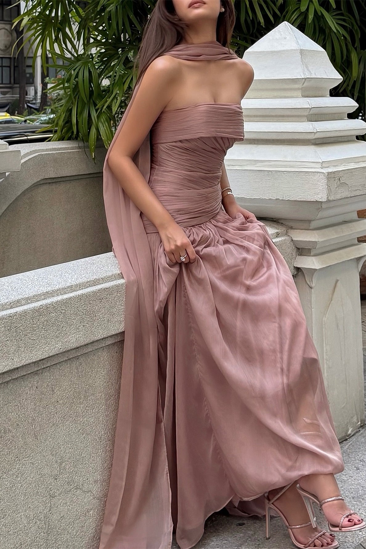 Graceful Strapless Sleeveless Chiffon Prom Dresses Long With Pleats