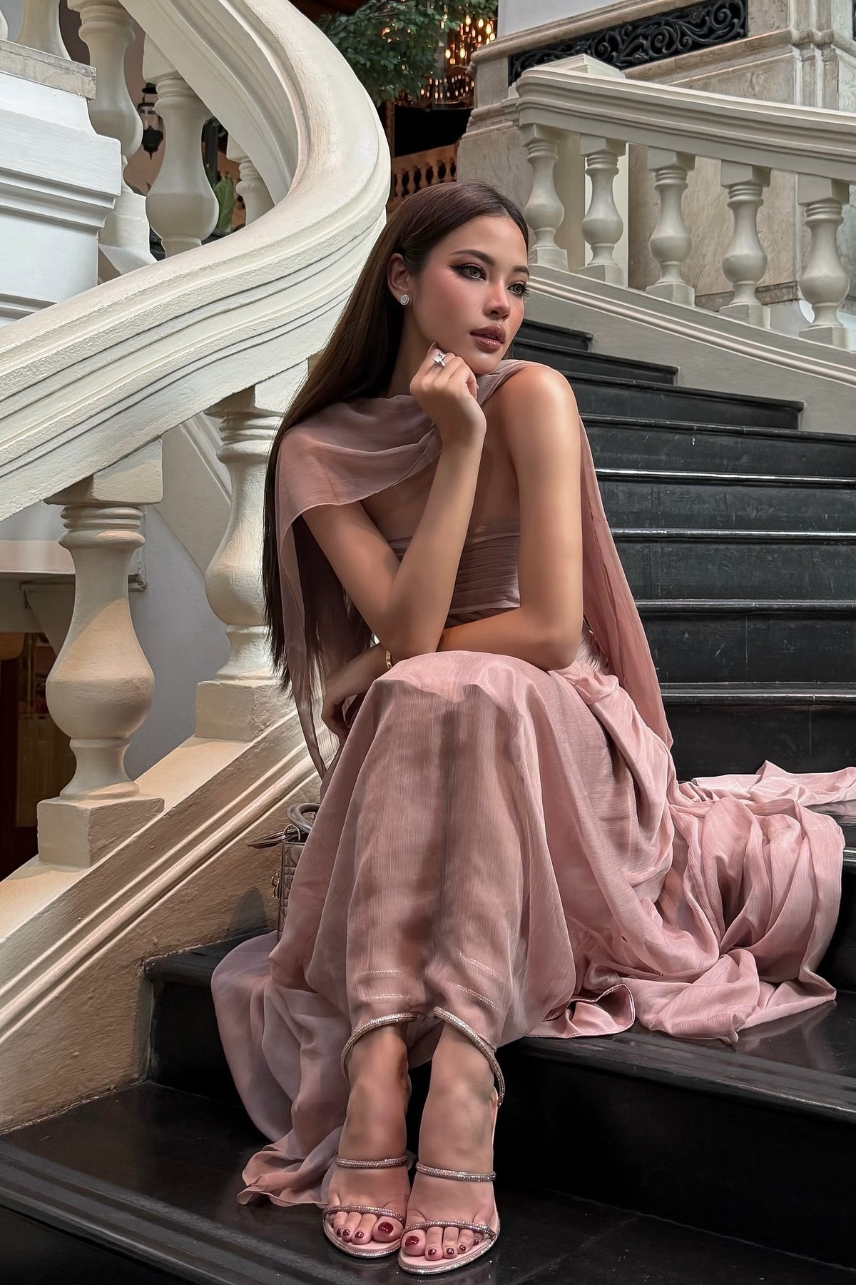 Graceful Strapless Sleeveless Chiffon Prom Dresses Long With Pleats