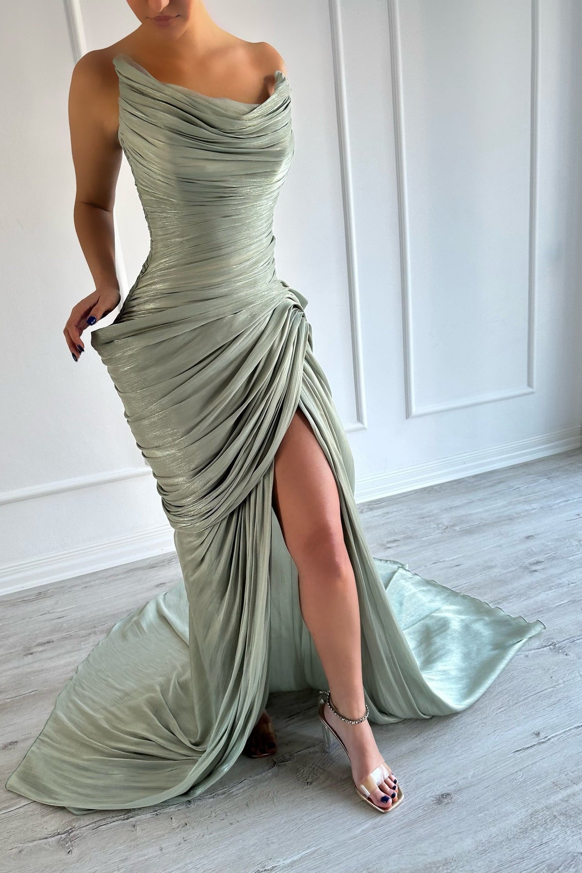 Glamorous Strapless Sleeveless Mermaid Prom Dresses High Split With Pleats