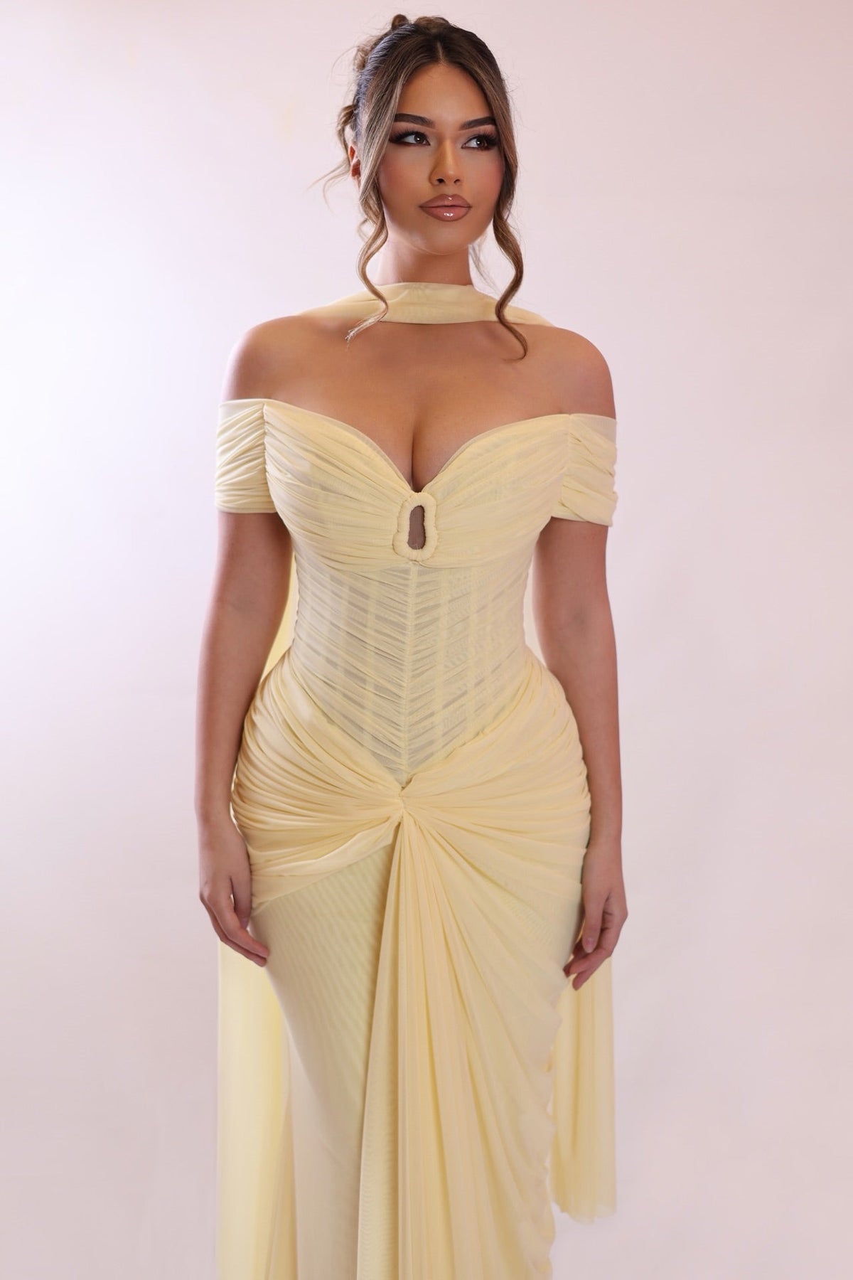 Chic Daffodil Sweetheart Off The Shoulder Chiffon Mermaid Prom Dresses Sheath With Pleats