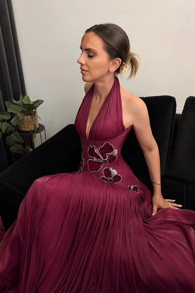 Elegant Halter V-Neck Sleeveless A-Line Prom Dresses Gem With Pleats