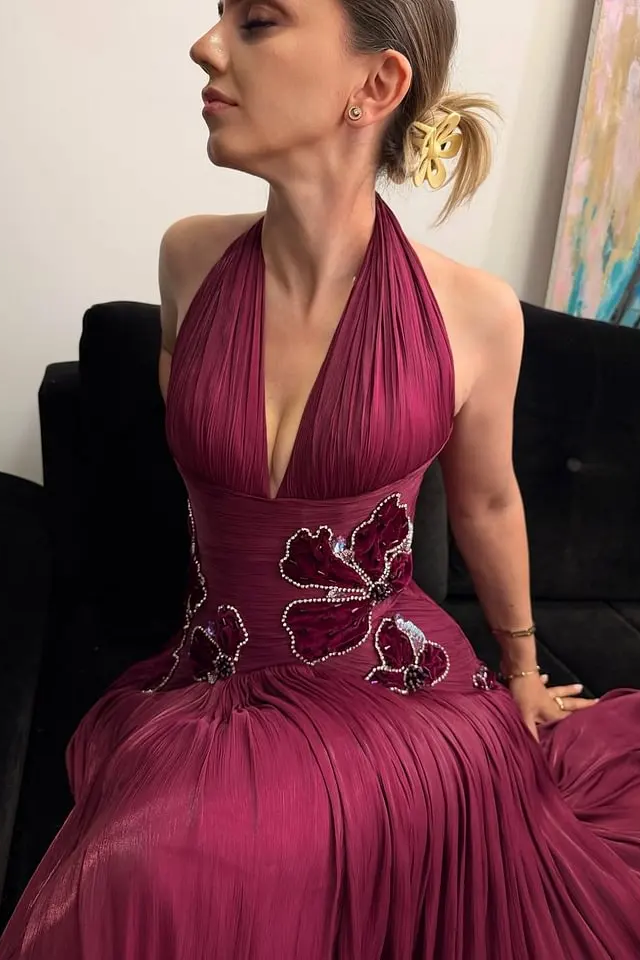Elegant Halter V-Neck Sleeveless A-Line Prom Dresses Gem With Pleats