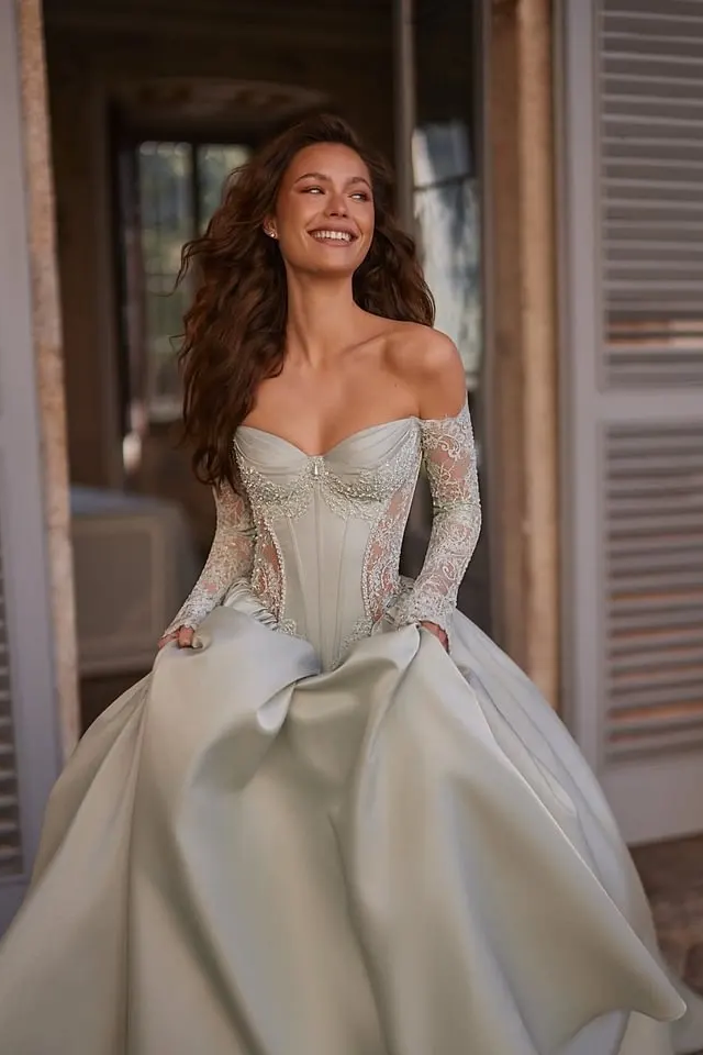 Elegant Sweetheart Long Sleeves Satin Prom Dresses A-Line With Lace-Up Back