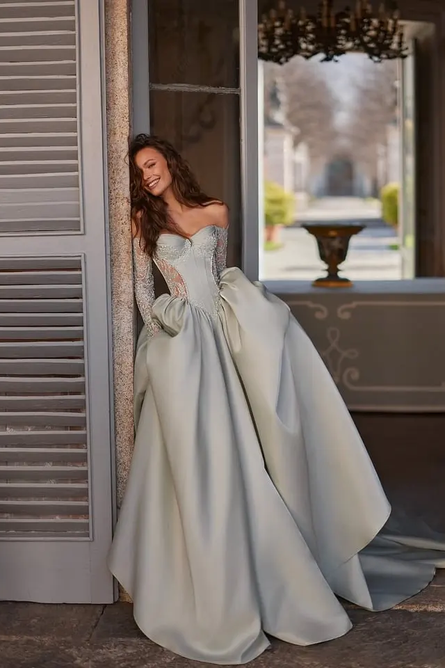 Elegant Sweetheart Long Sleeves Satin Prom Dresses A-Line With Lace-Up Back