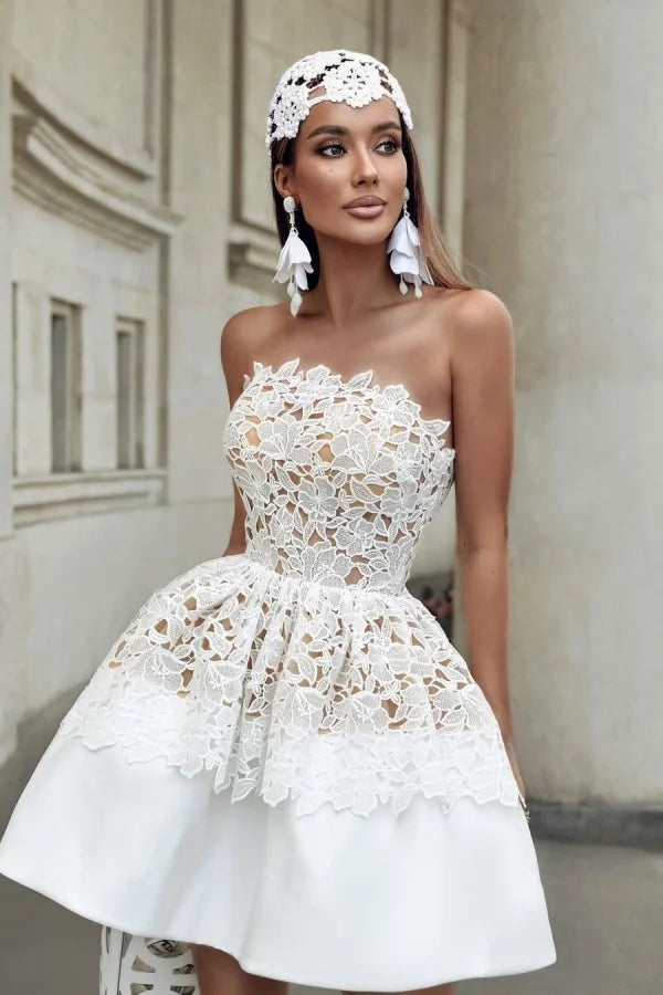 Glamorous Strapless Sleeveless Mini Lace Homecoming Dresses