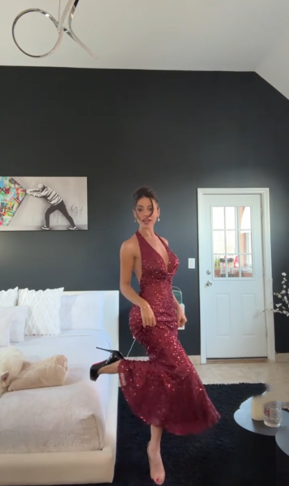Elegant Burgundy Halter V-Neck Sequin Mermaid Long Party Dress Evening Dress - View 7 | FashionDia