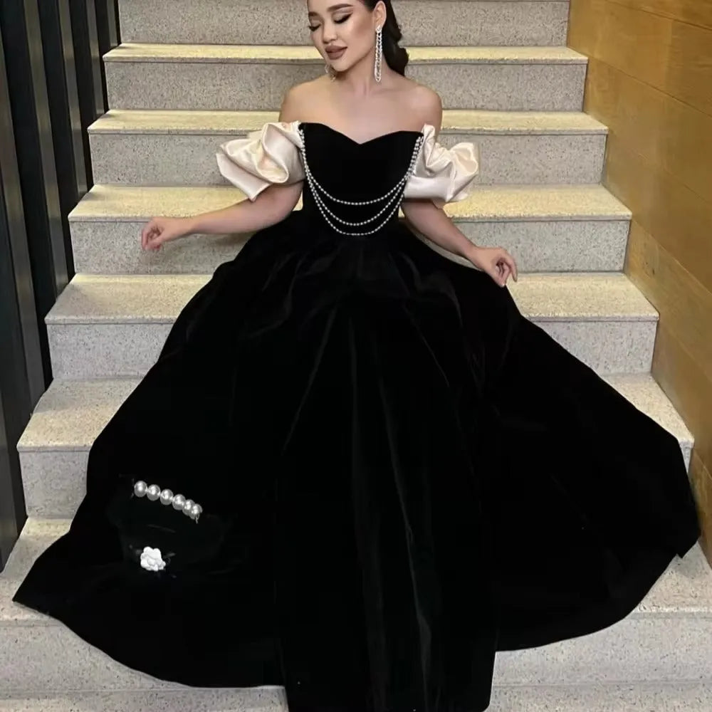 Elegant Black Satin A-Line Prom Dress Strapless Off The Shoulder Puff Sleeves Floor Length Evening Dress