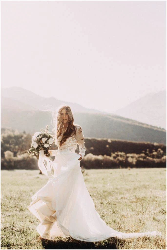 A-line Scoop Lace Wedding Dress Long Sleeve Rustic Wedding Dresses (ZD16359)