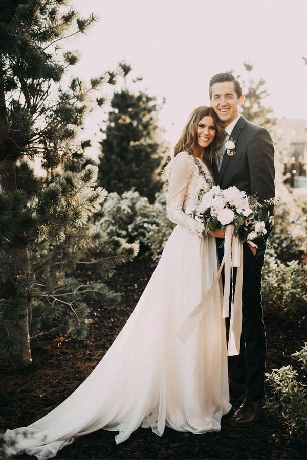 A-line Scoop Lace Wedding Dress Long Sleeve Rustic Wedding Dresses (ZD16359)