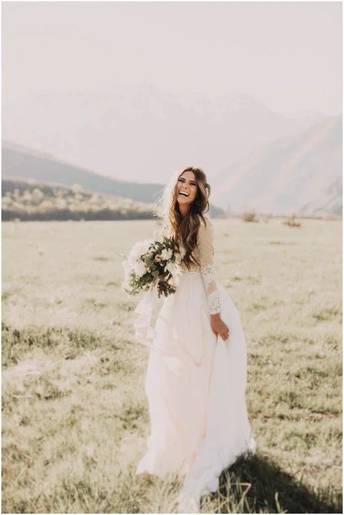 A-line Scoop Lace Wedding Dress Long Sleeve Rustic Wedding Dresses (ZD16359)