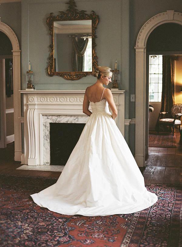 A-line Sleeveless Spaghetti Strap Lace Wedding Dress (ZD16290)