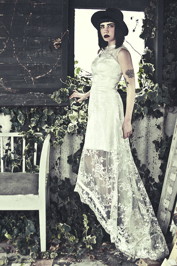 A-Line Small Round Collar High-Low Length Tulle Lace Applique Wedding Dress