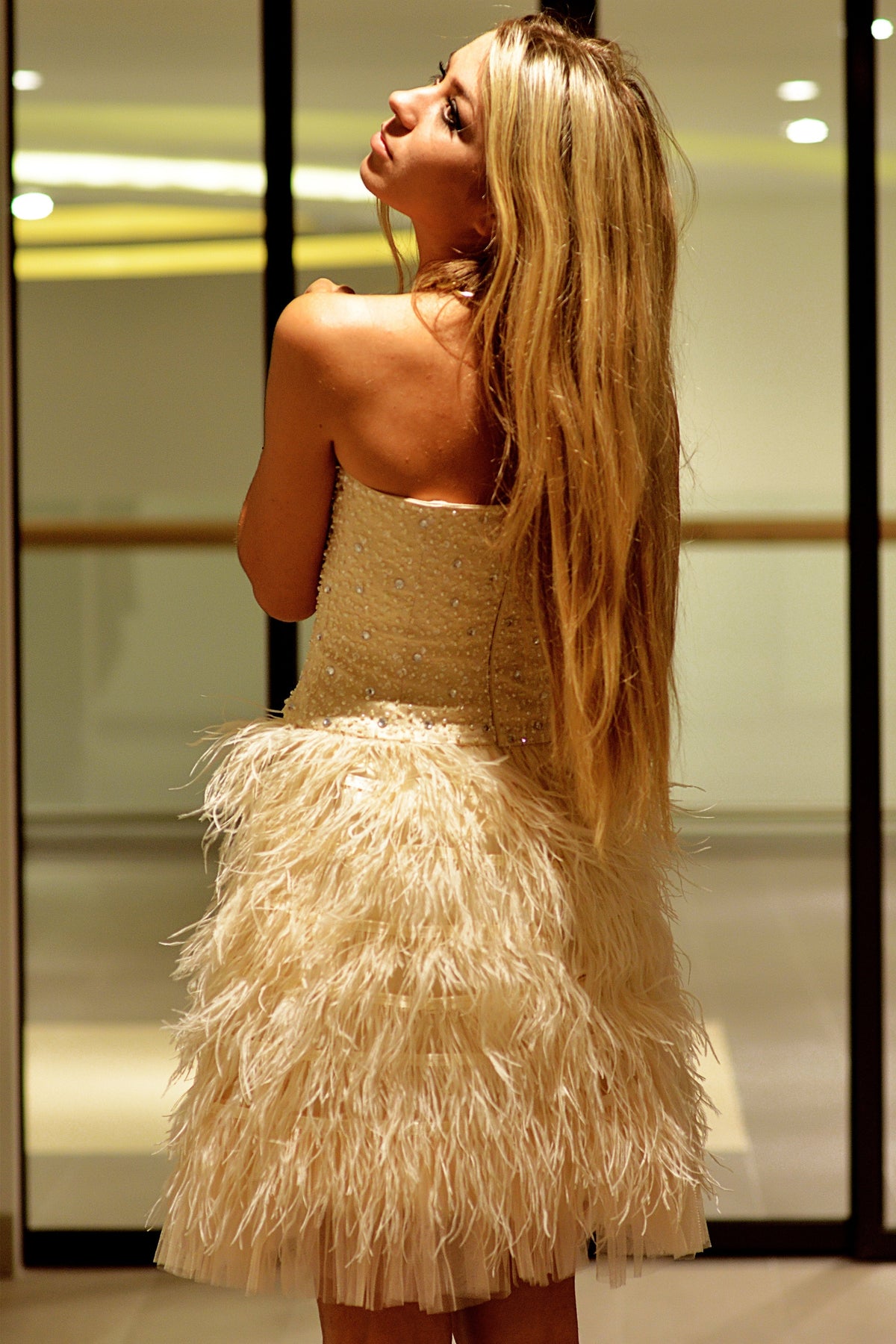A-Line Strapless Knee Length Tulle Feather Homecoming Dress