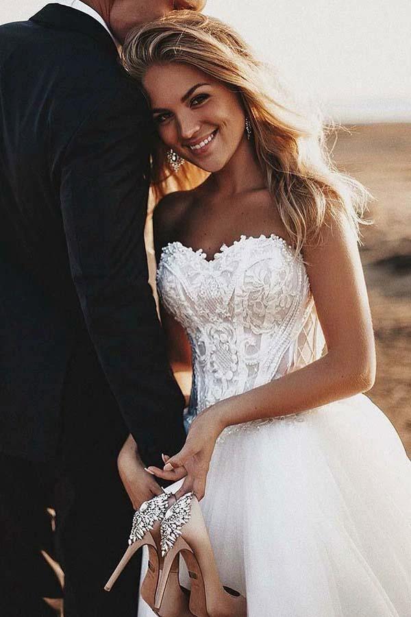 A-Line Sweetheart Court Train Tulle Wedding Dress with Appliques (ZD15385)
