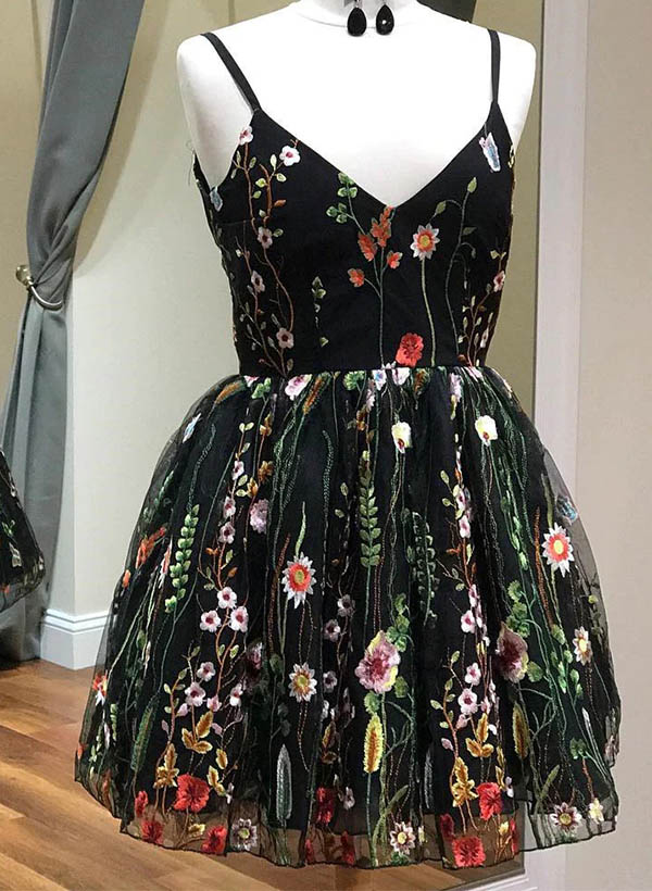 A-Line V-Neck Short/Mini Lace/Tulle Homecoming Dresses With Flower(s)