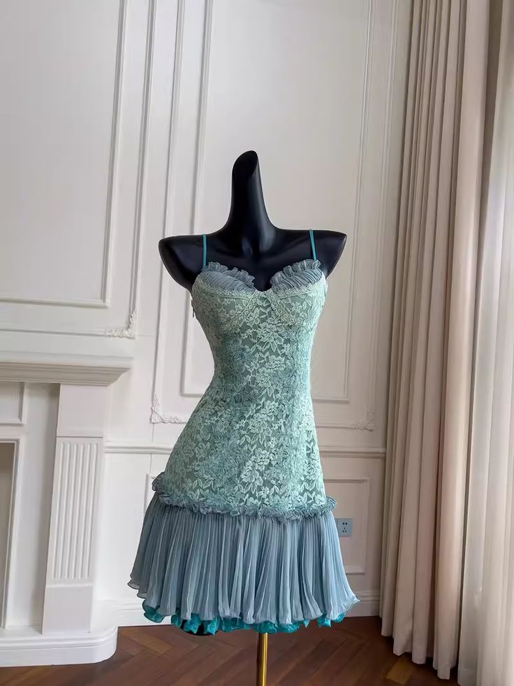 Unique Green Spaghetti Straps Lace Birthday Outfit Homecoming Dress