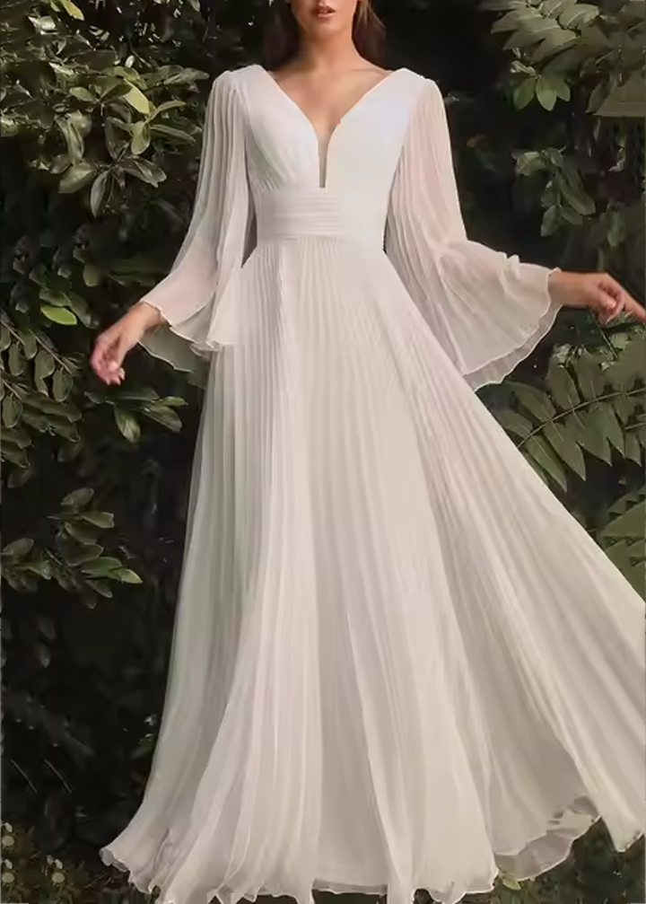 Beautifully Finished Dress in a Timeless Design