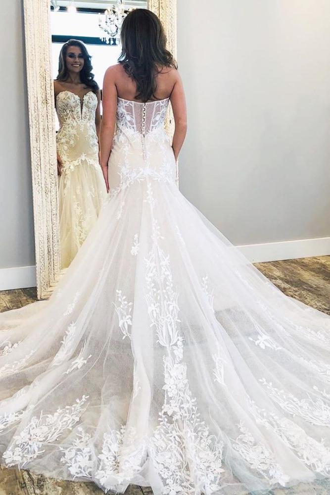 Affordable V-Neck Sleeveless White Lace Bridal gowns with Train