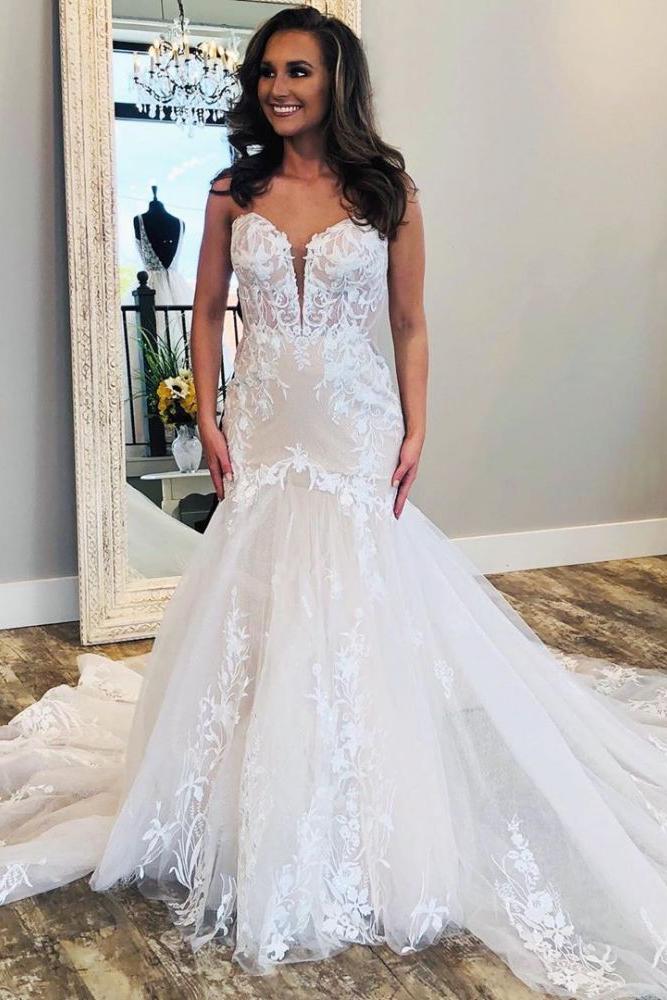 Affordable V-Neck Sleeveless White Lace Bridal gowns with Train