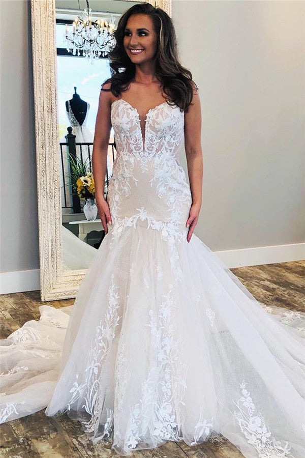 Affordable V-Neck Sleeveless White Lace Bridal gowns with Train