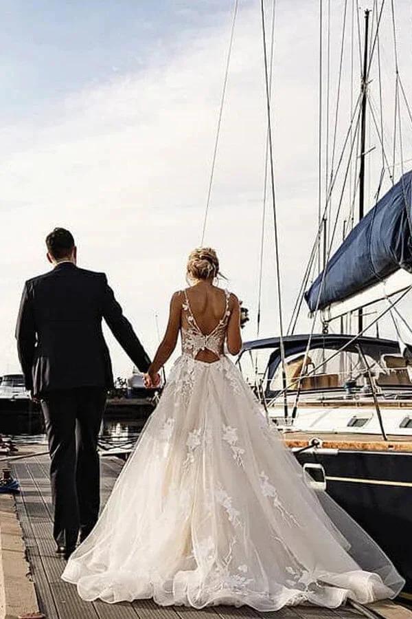 Amazing Long A-line Appliques Lace Tulle Chapel Train Wedding Dress (ZD14457)