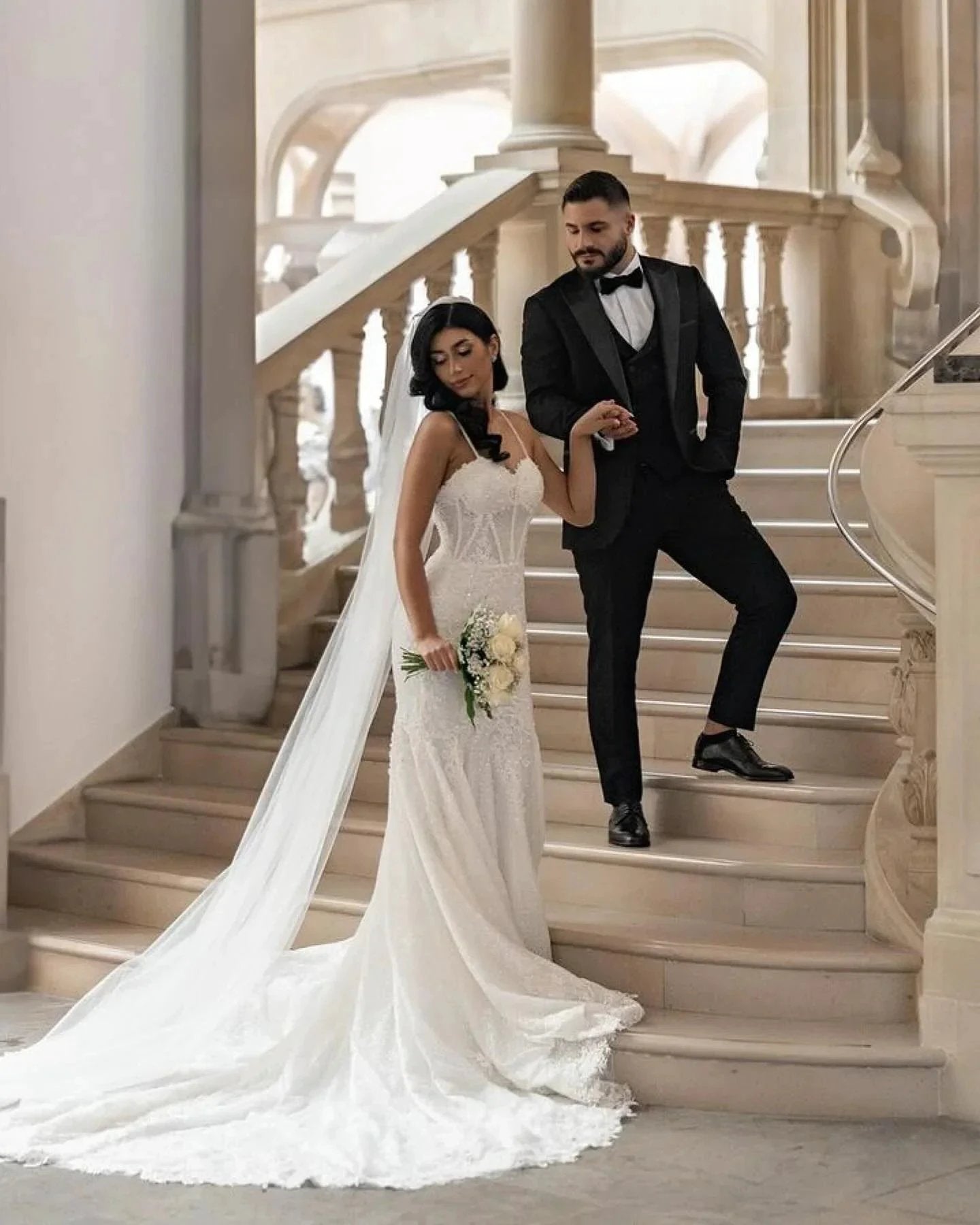 Amazing Mermaid Lace Spaghetti Straps Sleeveless White Long Wedding Dress With Appliques (ZD15540)
