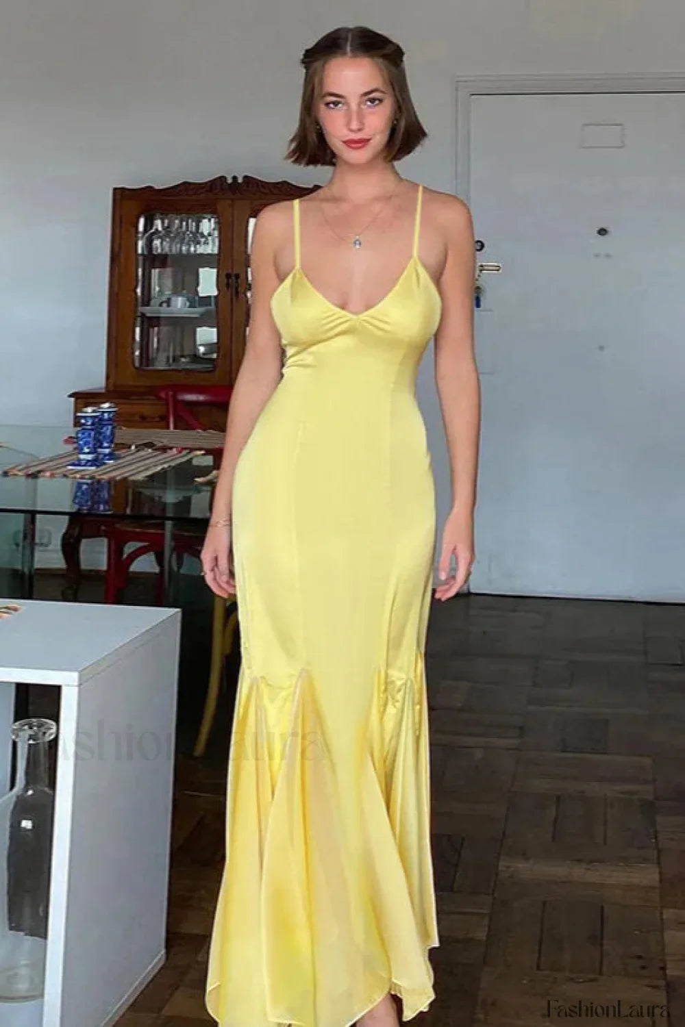Contemporary Backless Waist Slim Dress for Modern Fashion Wear